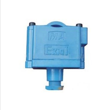 GKT5L設備開停傳感器產(chǎn)品詳情  　　GKT5L設備開停傳感器產(chǎn)品介紹  　　礦用設備開停傳感器主要用于監(jiān)測煤礦井下機電設備(如采煤機、運輸機、提升機、破碎機、局扇、泵站、風機等)的開停狀態(tài)，并把檢測到的設備開停信號轉換成各種標準信號傳輸給礦井監(jiān)測系統(tǒng)(或其它向地面?zhèn)魉托畔⒌妮d波設備等)，GKT5L設備開停傳感器可實現(xiàn)由地面對全礦電氣設備開停狀態(tài)進行集中連續(xù)自動監(jiān)測。  　　礦用設備開停傳感器是確保礦井安全生產(chǎn)，實時監(jiān)測礦井生產(chǎn)狀況實用可靠的自動化裝備，也可作為統(tǒng)計各種機電設備運轉好壞、運轉時間長短及設備利用率的依據(jù)。  　　GKT5L設備開停傳感器優(yōu)點  　　GKT5L設備開停傳感器系礦用本質安全型，采用新型優(yōu)化設計。礦用設備開停傳感器輸出形式已形成系列，適合與國內外各種監(jiān)測系統(tǒng)配套，適用于監(jiān)測供電電流大于5A的各種交流驅動的機電設備。GKT5L設備開停傳感器具有結構新穎、安裝使用方便、功耗低、適應性強、性能穩(wěn)定可靠、免維護等特點。  　　GKT5L設備開停傳感器參數(shù)  　　GKT5L設備開停傳感器主要技術指標  　　防爆型式：礦用本質安全型  　　防爆標志;：ExibI  　　防護等級：IP54  　　輸入電源：工作電壓：本安直流8～18V  　　工作電流：≤10mA  　　被測設備電流載量：≥5A  　　被測設備供電電纜范圍：電纜外徑：ф16～80mm  　　電纜品種：橡套、鋼網(wǎng)、鎧裝及屏蔽等  　　工作方式; 直接卡固在供電電纜外皮上，連續(xù)工作  　　輸出信號：a、電壓：0/5V  　　b、數(shù)字方式：RS485  　　輸出信號傳輸距離：≥2Km  　　運行顯示：紅、綠二個LED發(fā)光指示進出線口及適用電纜：進出線口：二個;  　　電纜外徑：6～12mm。 2芯～4芯  　　外形尺寸：100×70×200mm  　　重量：約50g  　　GKT5L設備開停傳感器實物圖  　　  GKT5L設備開停傳感器  　　  GKT5L設備開停傳感器  　　  GKT5L設備開停傳感器  　　因產(chǎn)品生產(chǎn)批次、具體型號不同，以上圖片僅供參考，詳情可聯(lián)系我們的銷售人員進行具體核實