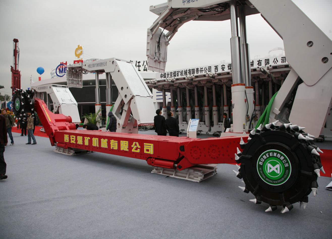 西煤機(jī):MG2×100/460-BWD系列交流電牽引采煤機(jī) 西煤機(jī):MG2×100/460-BWD系列交流電牽引采煤機(jī)