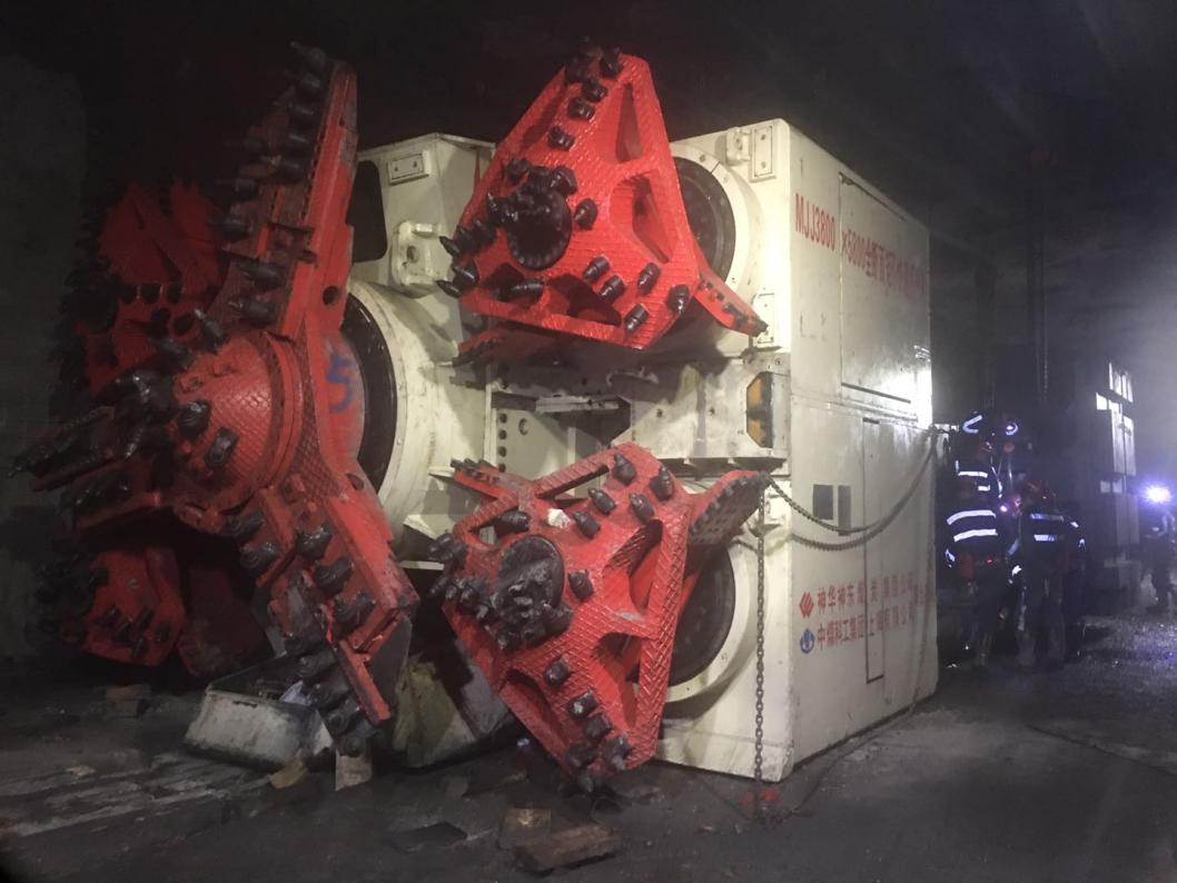 落差5.1米！全斷面矩形快速掘進(jìn)機(jī)開啟過斷層先例